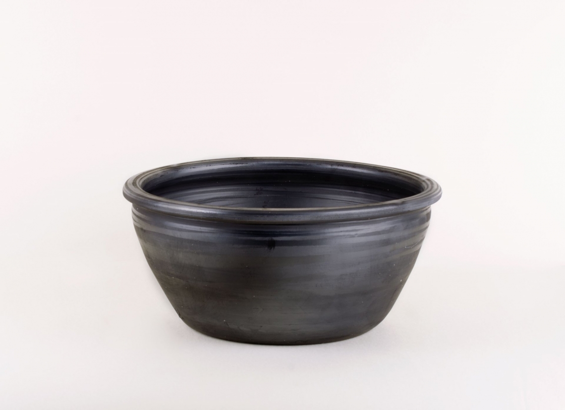 Ca�oila M�dia 25cm Barro Preto